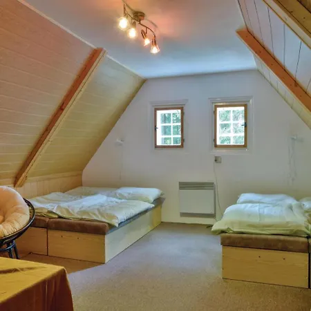 Three-bedroom Holiday In Semesterbostad Kořenov